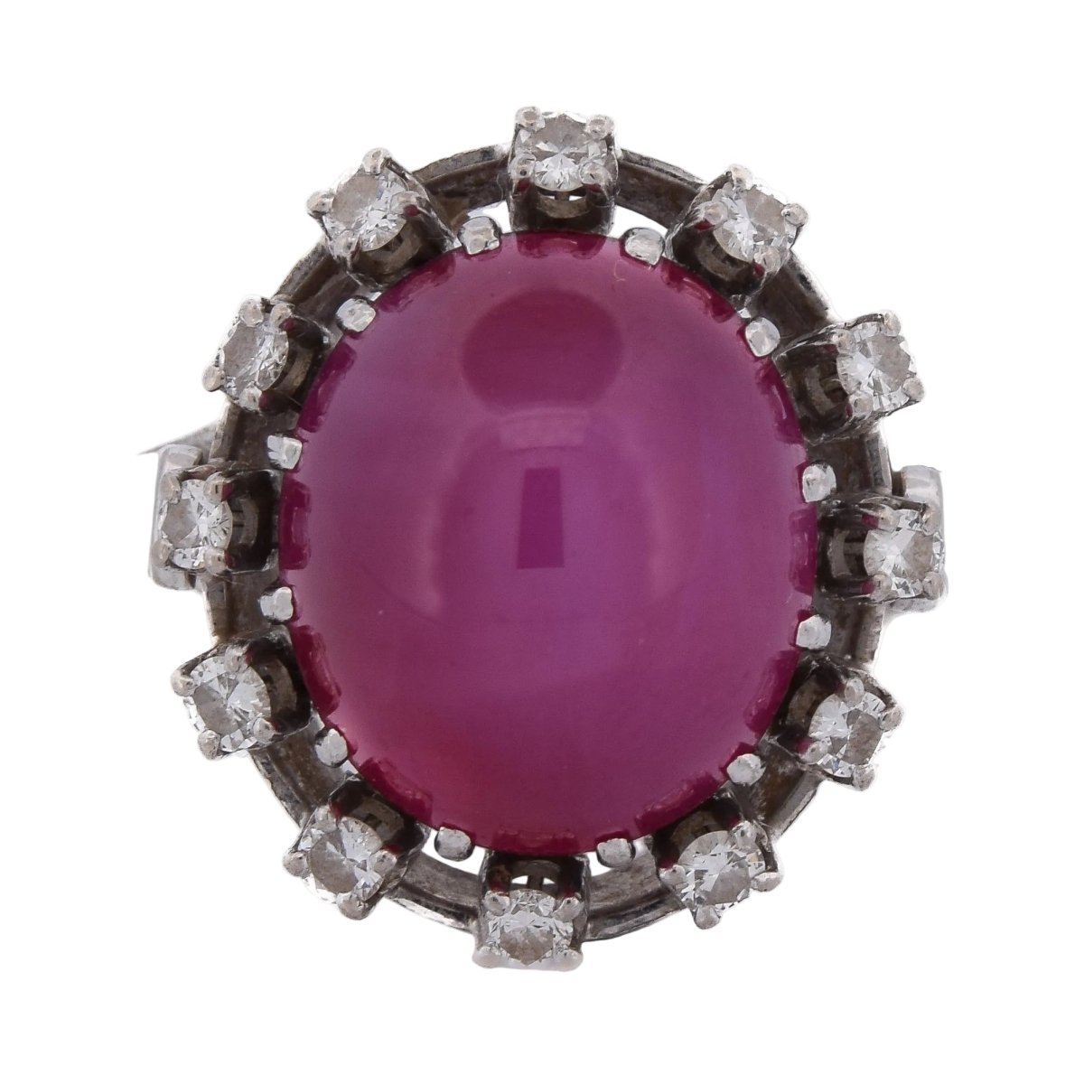 Bague Entourage en or blanc, rubis et diamants - Castafiore