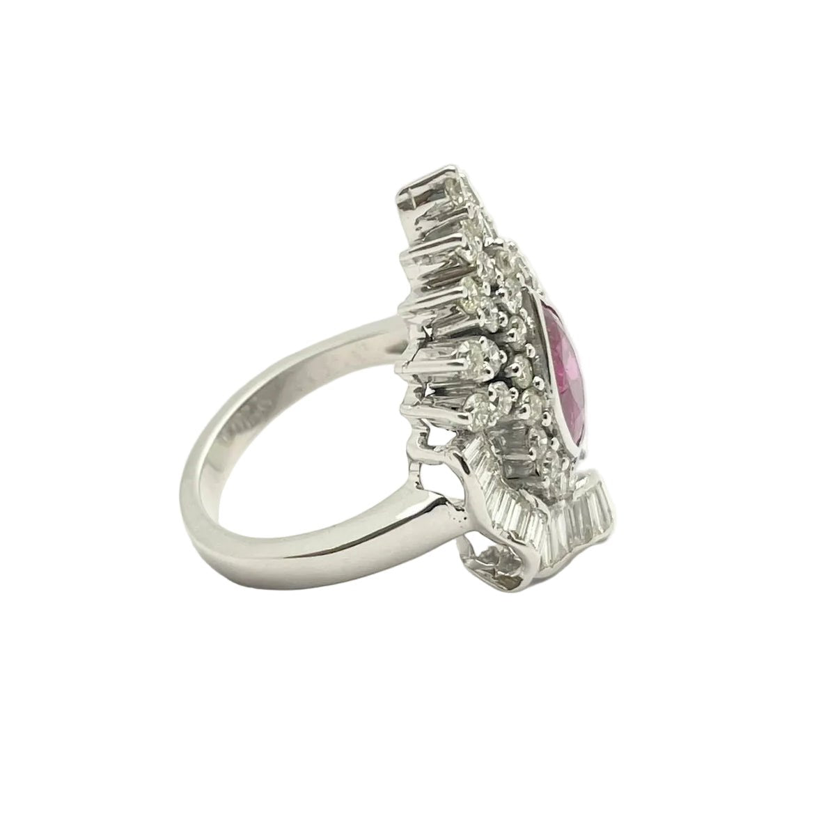 Bague Entourage en or blanc, rubis et diamants - Castafiore