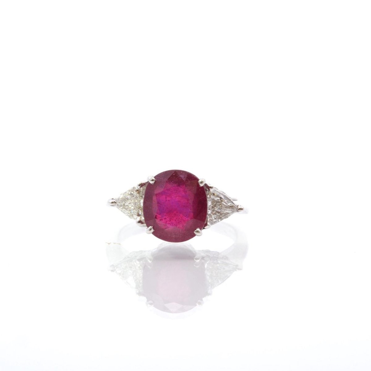 Bague Entourage en or blanc, rubis et diamants - Castafiore