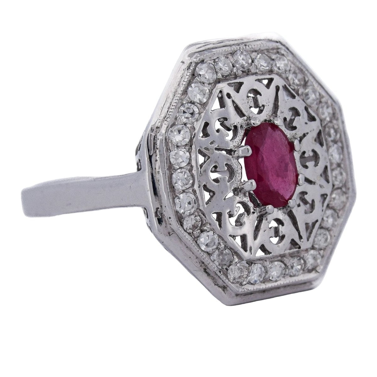 Bague Entourage en or blanc, rubis et diamants - Castafiore