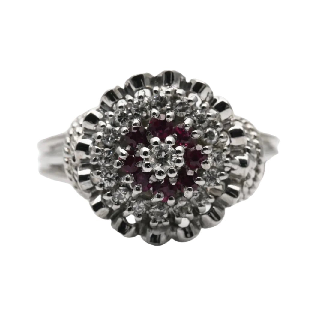 Bague Entourage en or blanc, rubis et diamants - Castafiore