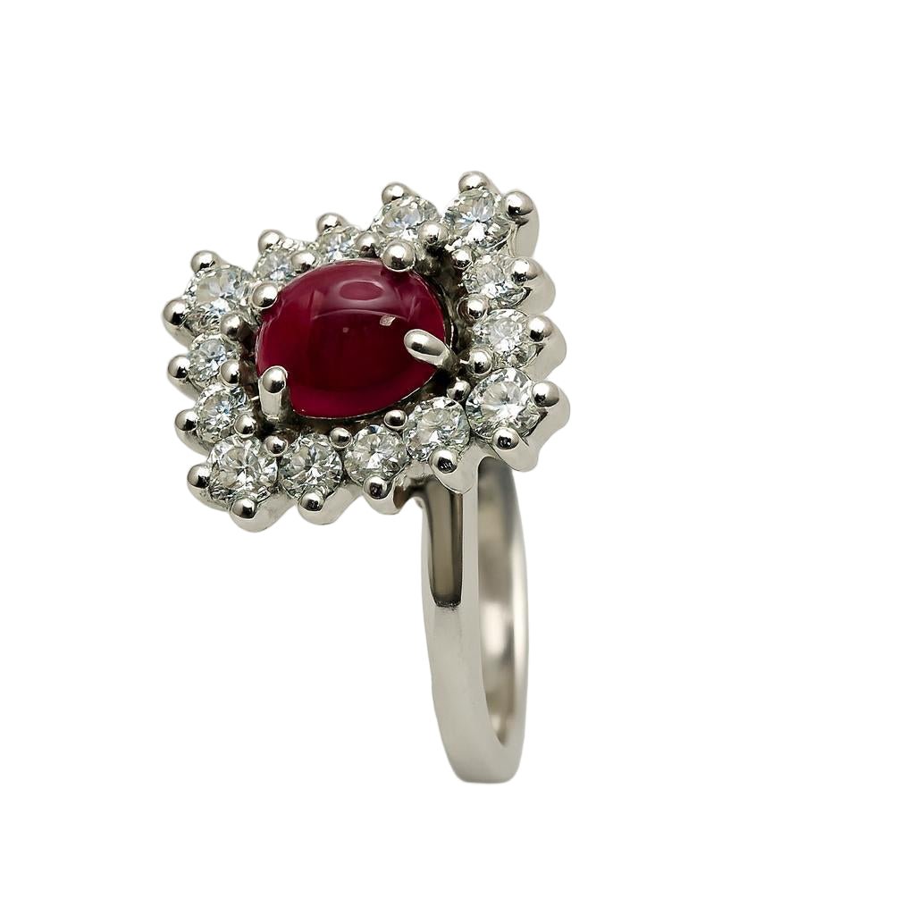 Bague Entourage en or blanc, rubis et diamants - Castafiore