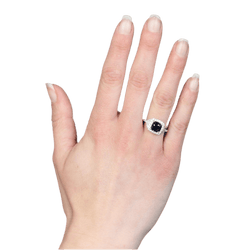 Bague Entourage en or blanc, saphir et diamants - Castafiore