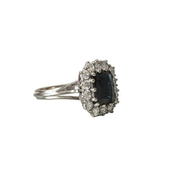 Bague Entourage en or blanc, saphir, et diamants - Castafiore