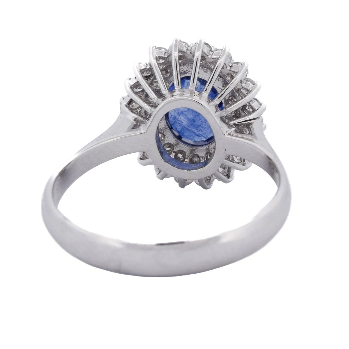 Bague Entourage en or blanc, saphir et diamants - Castafiore