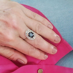Bague Entourage en or blanc, saphir et diamants - Castafiore