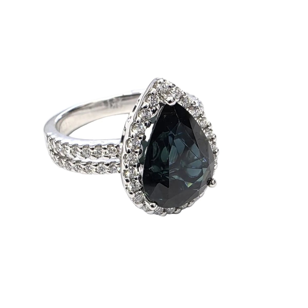 Bague Entourage en or blanc, saphir et diamants - Castafiore