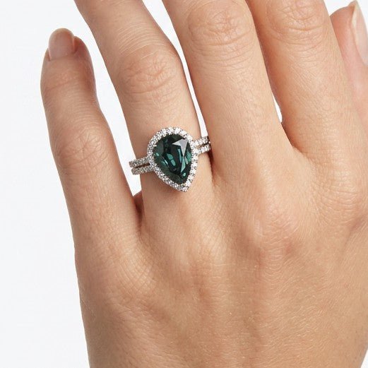 Bague Entourage en or blanc, saphir et diamants - Castafiore