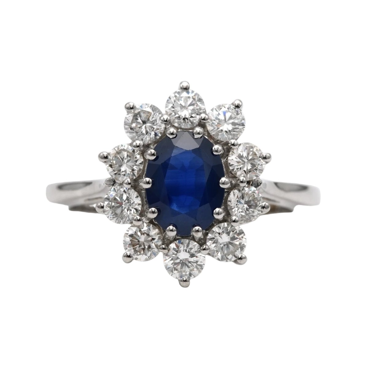 Bague Entourage en or blanc, saphir et diamants - Castafiore