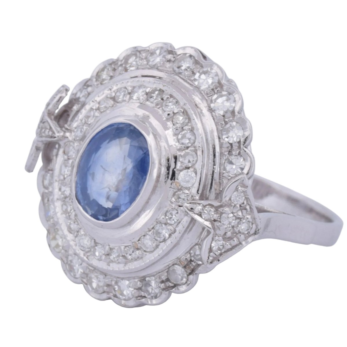 Bague Entourage en or blanc, saphir et diamants - Castafiore