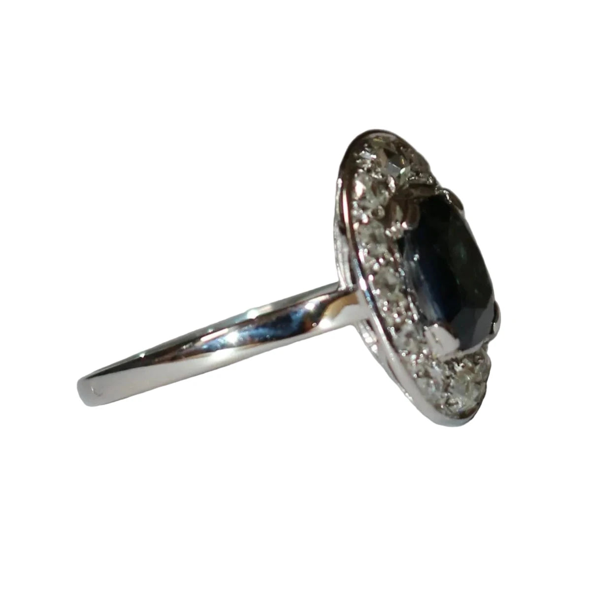 Bague Entourage en or blanc, saphir et diamants - Castafiore