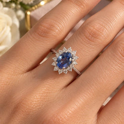 Bague Entourage en or blanc, saphir et diamants - Castafiore