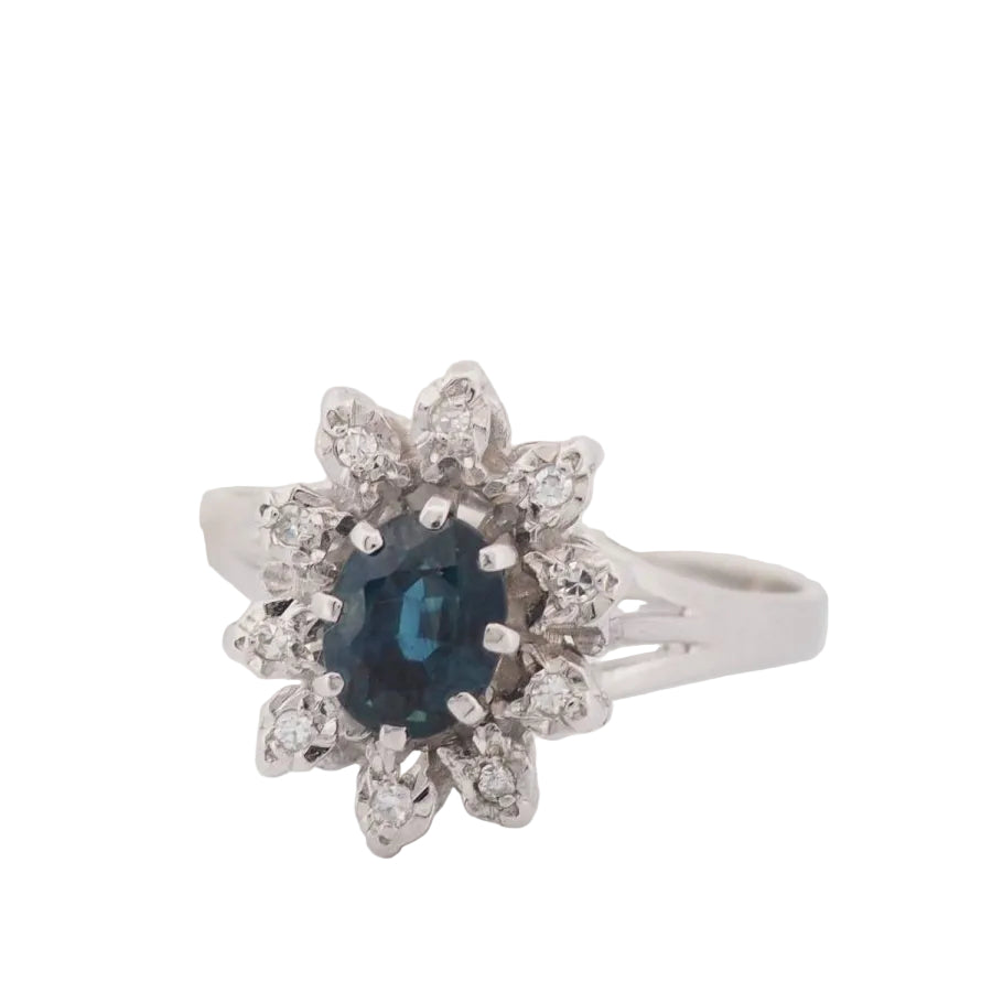 Bague entourage en or blanc, saphir et diamants - Castafiore