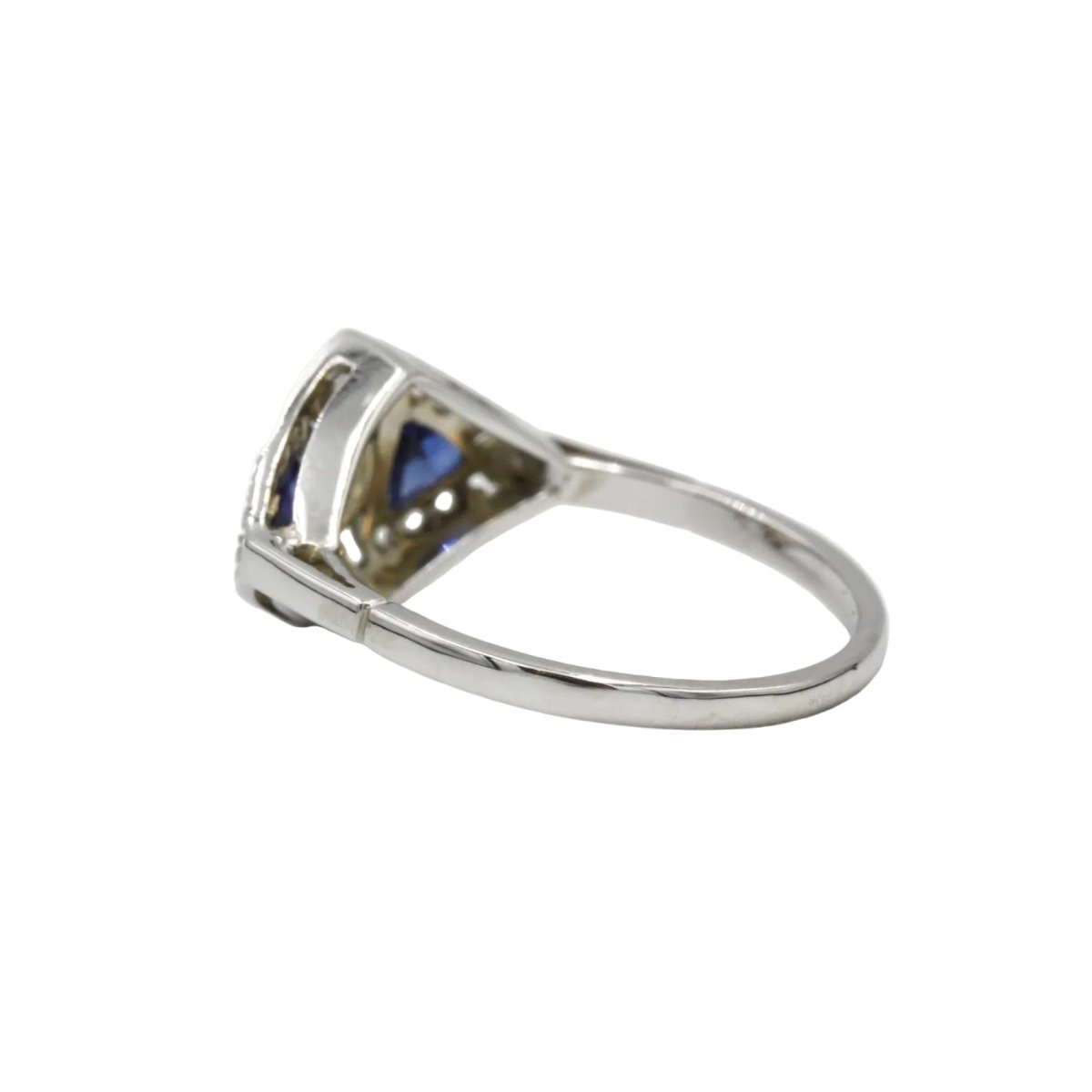 Bague Entourage en or blanc, saphir et diamants - Castafiore