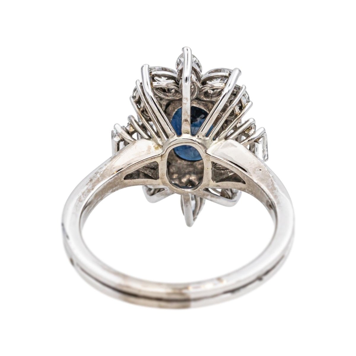 Bague Entourage en or blanc, saphir et diamants - Castafiore