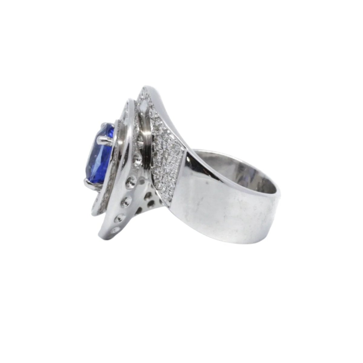 Bague entourage en or blanc, saphir et diamants - Castafiore