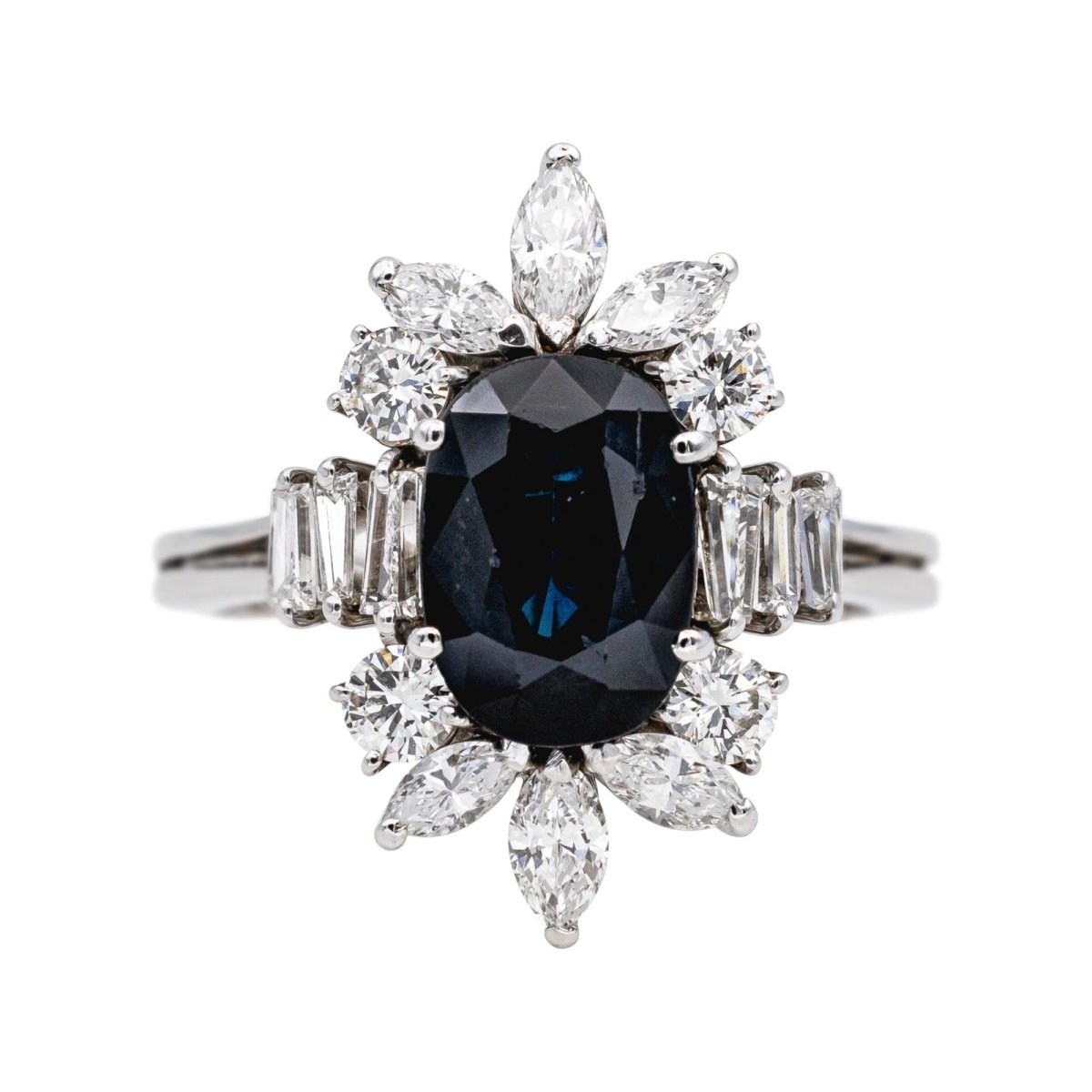 Bague Entourage en or blanc, saphir et diamants - Castafiore