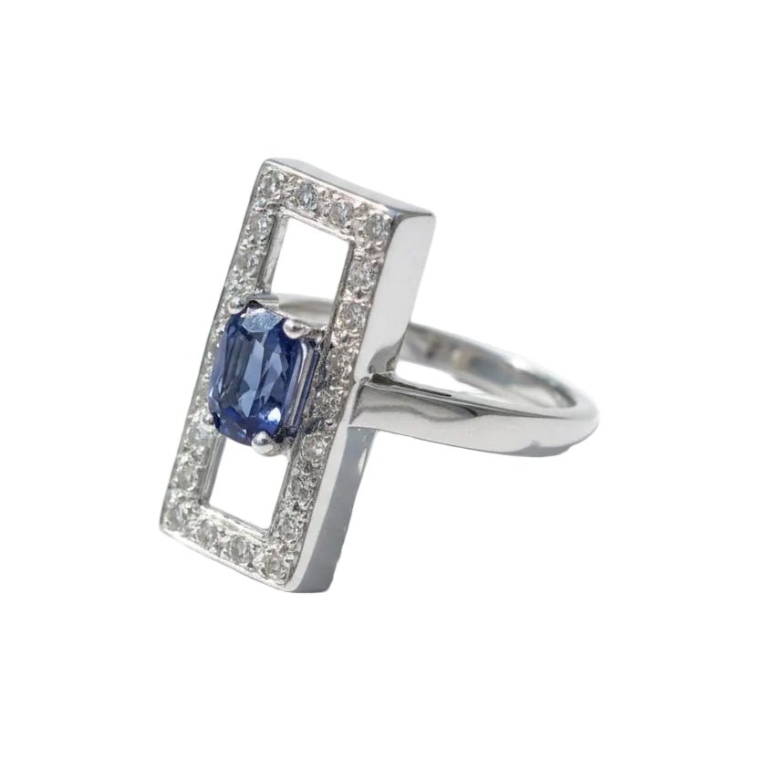 Bague Entourage en or blanc, saphir et diamants - Castafiore