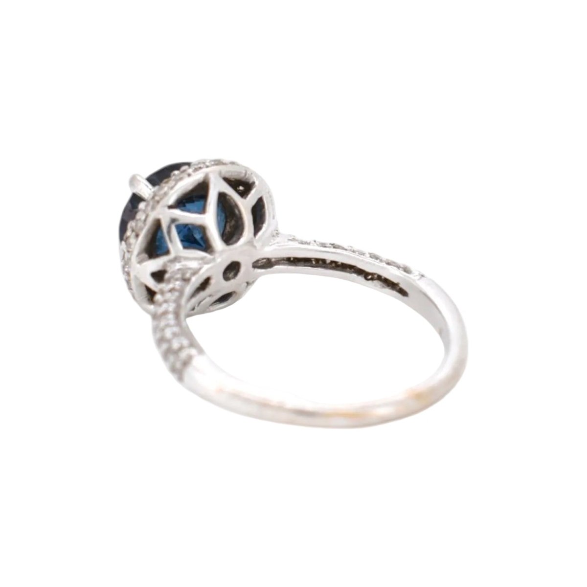 Bague Entourage en or blanc, saphir et diamants - Castafiore