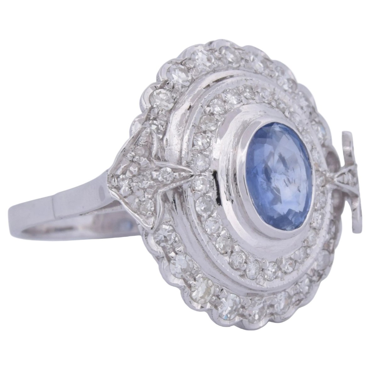 Bague Entourage en or blanc, saphir et diamants - Castafiore