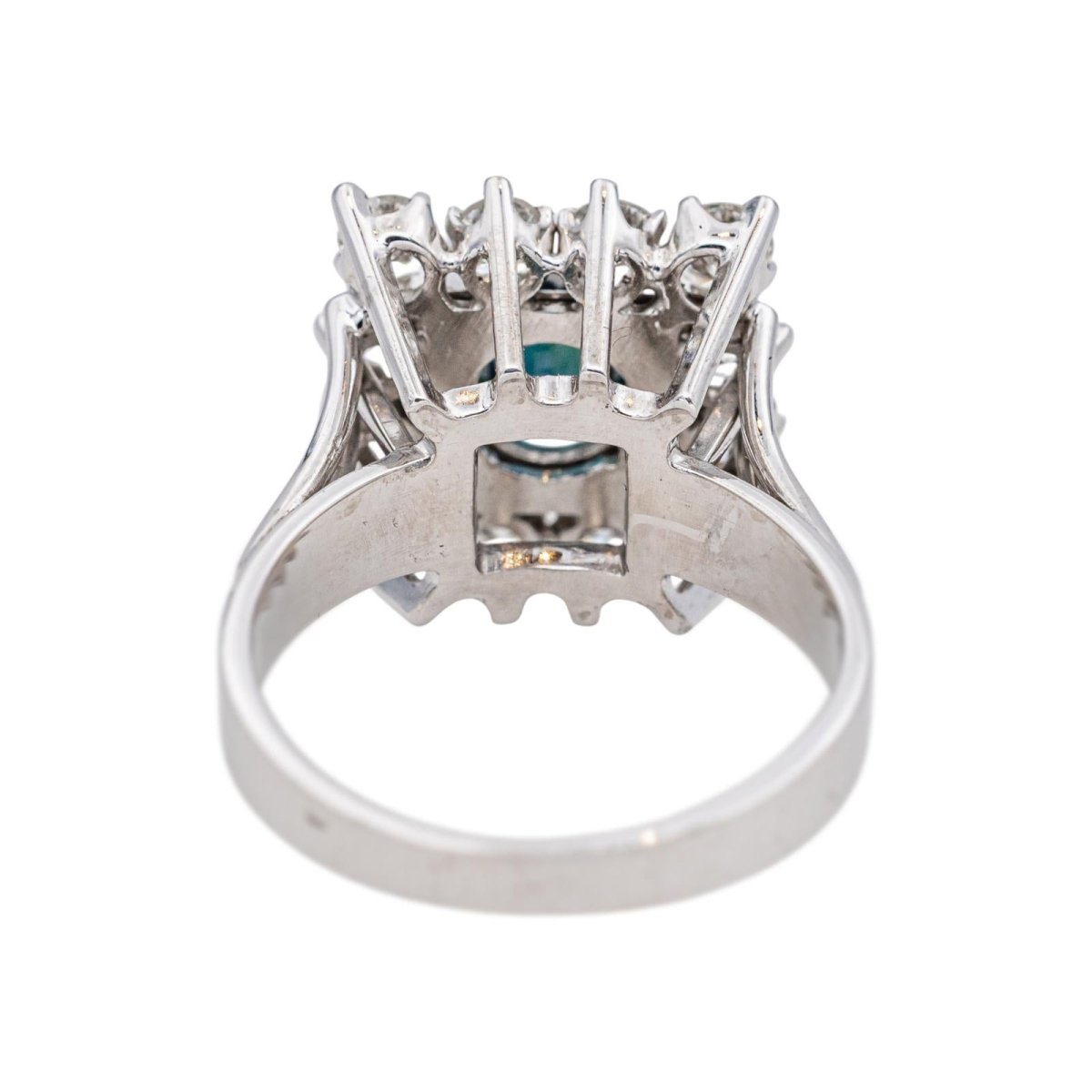 Bague Entourage en or blanc, saphir et diamants - Castafiore