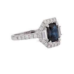 Bague Entourage en or blanc, saphir et diamants - Castafiore