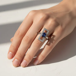 Bague Entourage en or blanc, saphir et diamants - Castafiore