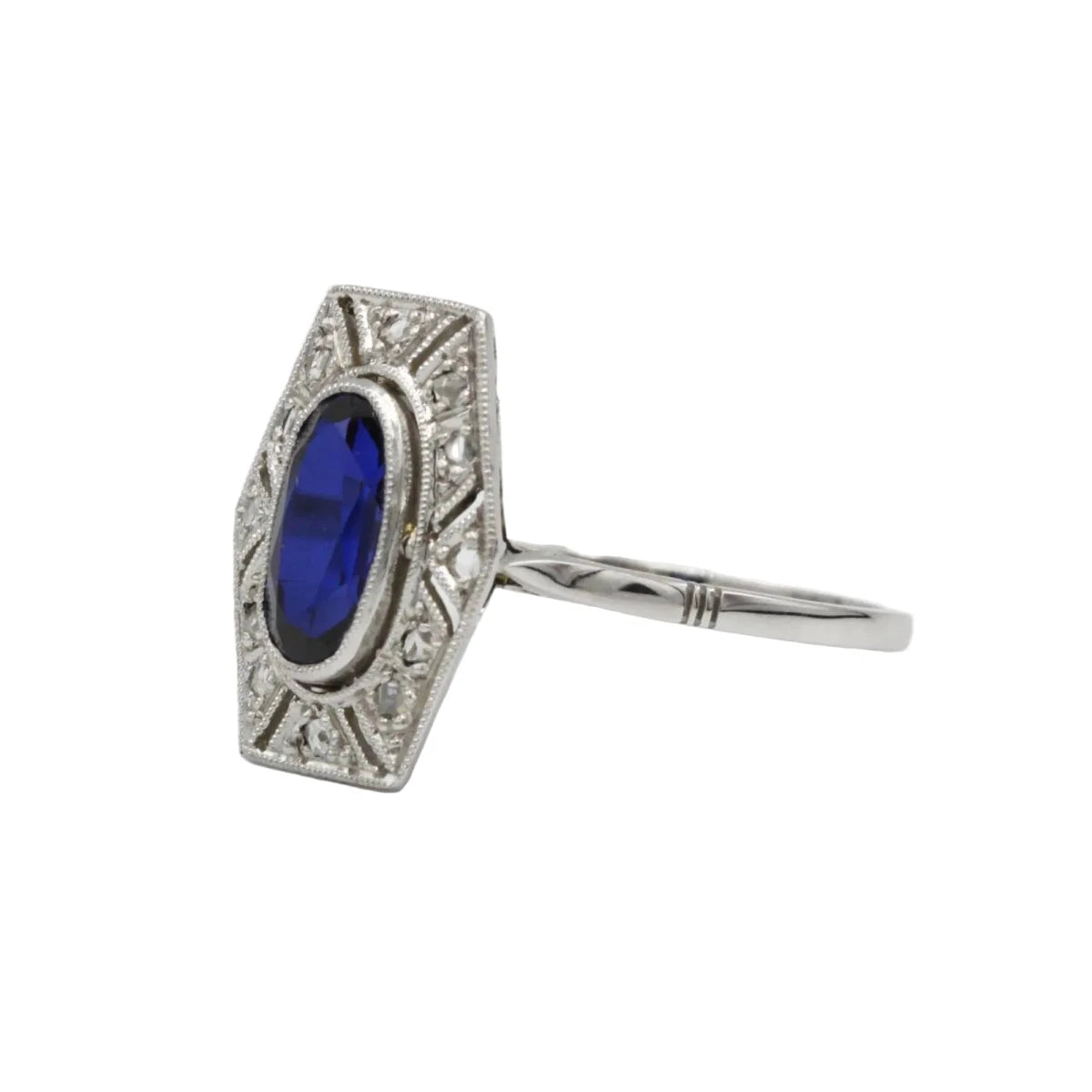 Bague Entourage en or blanc, saphir et diamants - Castafiore