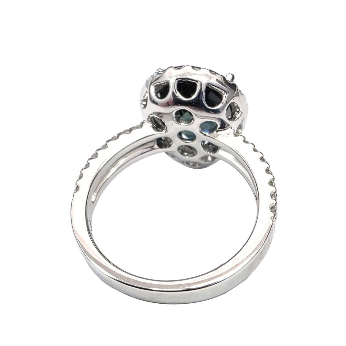 Bague Entourage en or blanc, saphir et diamants - Castafiore