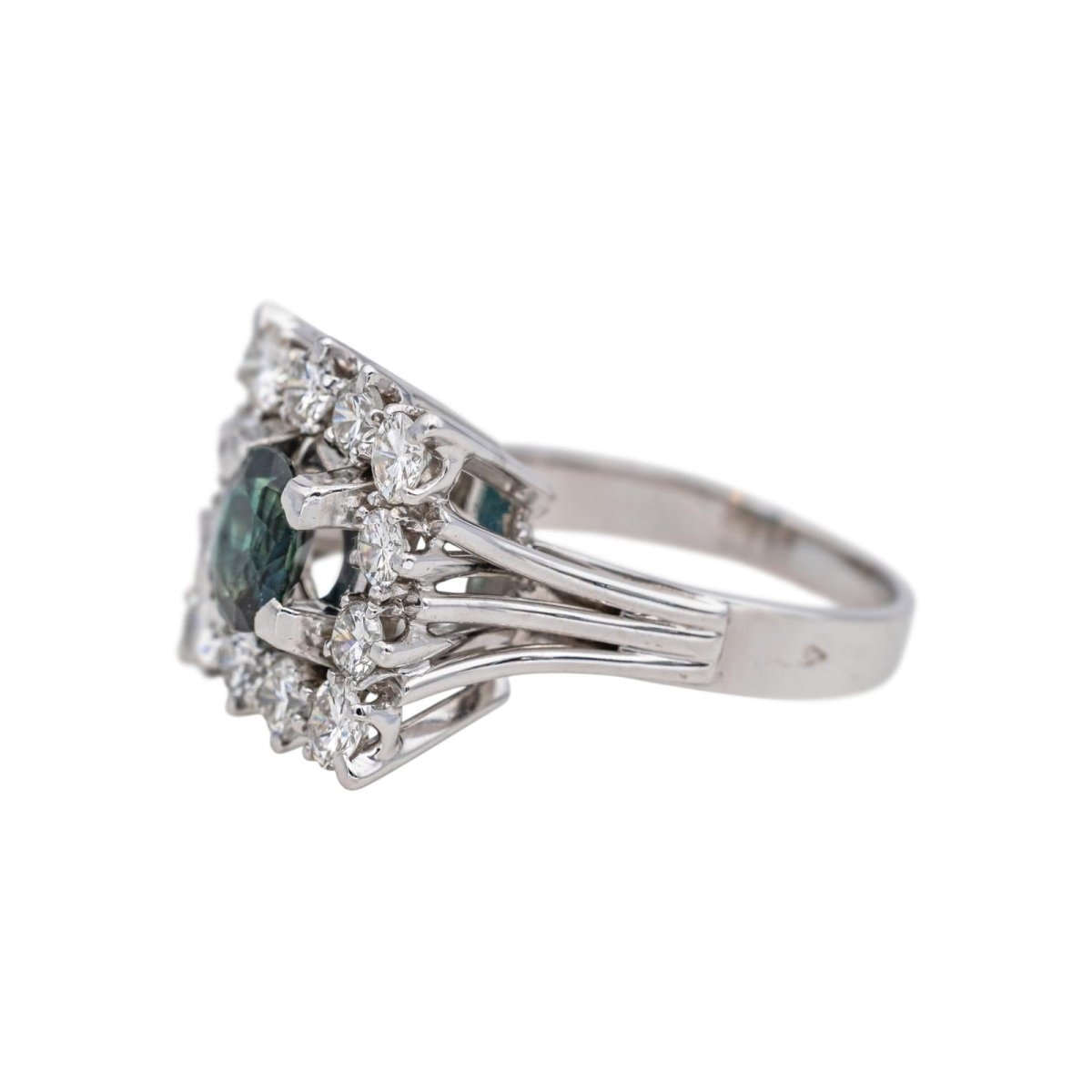 Bague Entourage en or blanc, saphir et diamants - Castafiore