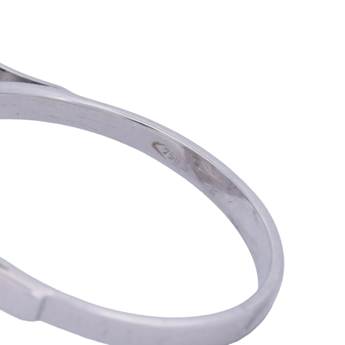 Bague Entourage en or blanc, saphir et diamants - Castafiore