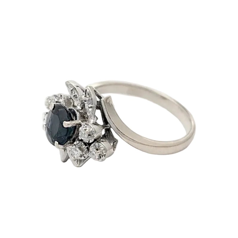 Bague Entourage en or blanc, saphir et diamants - Castafiore