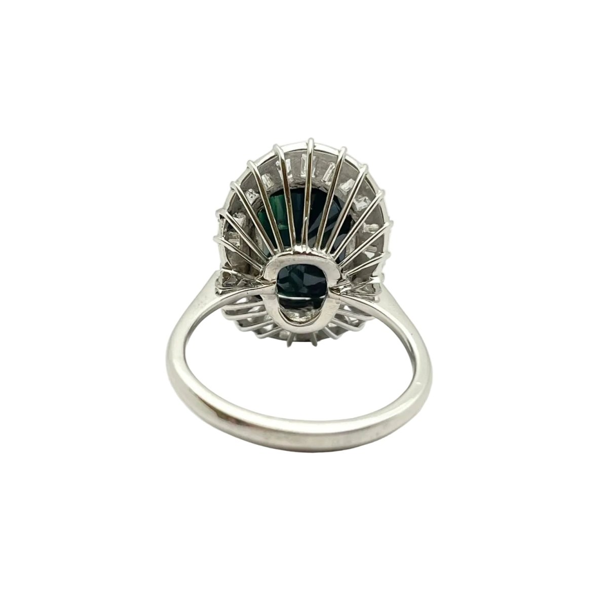 Bague Entourage en or blanc, saphir et diamants - Castafiore
