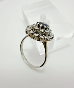 Bague Entourage en or blanc, saphir et diamants - Castafiore