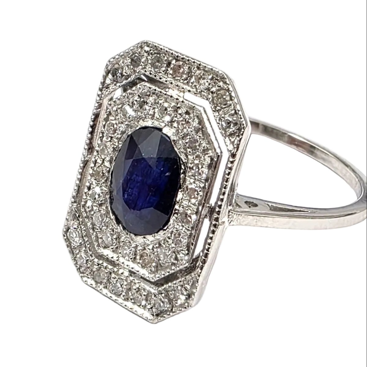 Bague Entourage en or blanc, saphir et diamants - Castafiore