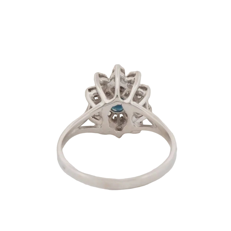 Bague entourage en or blanc, saphir et diamants - Castafiore