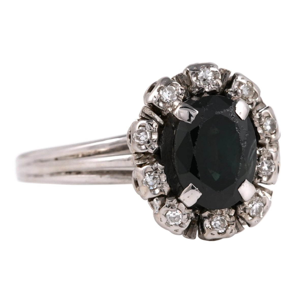 Bague Entourage en or blanc, saphir et diamants - Castafiore