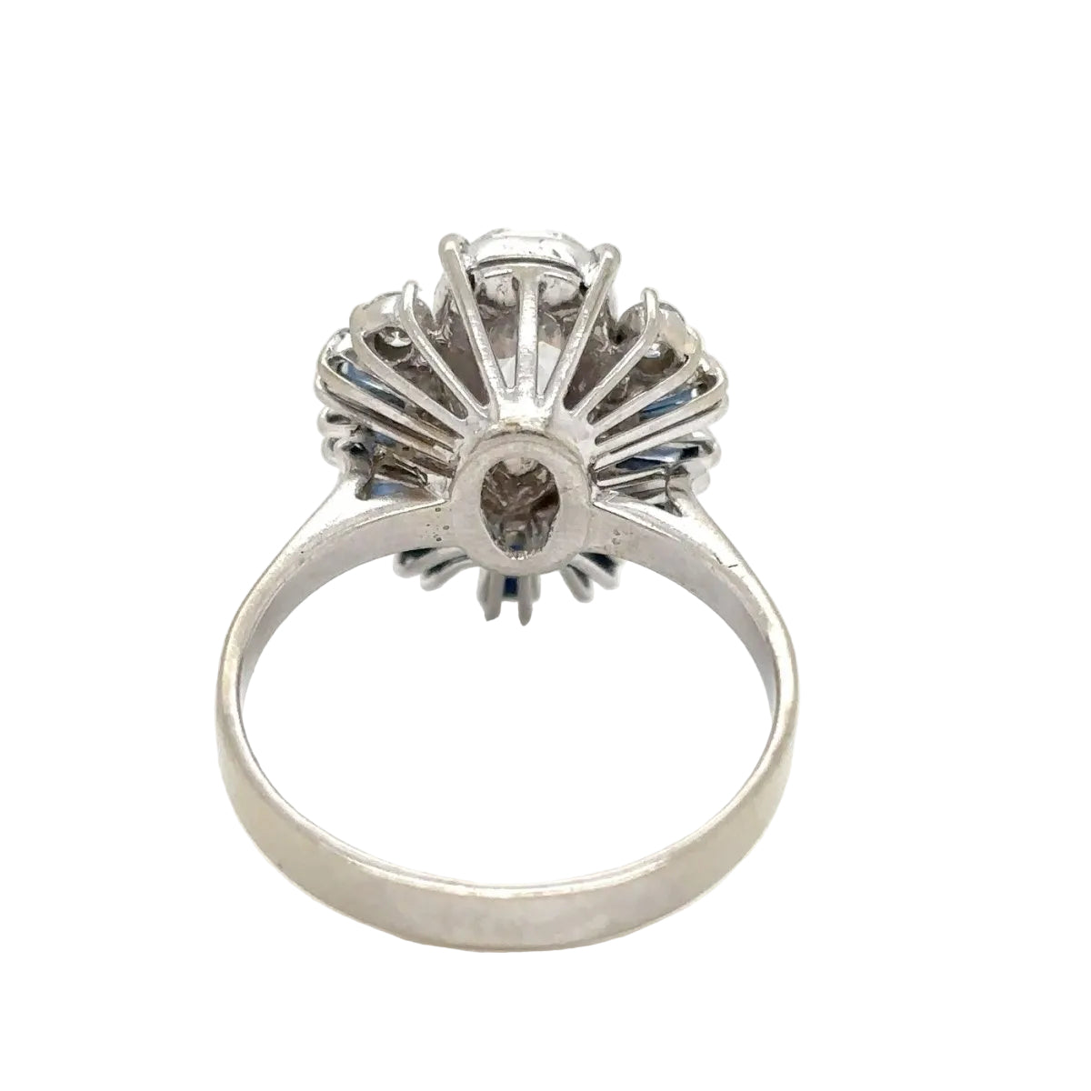 Bague Entourage en or blanc, saphirs et diamants - Castafiore