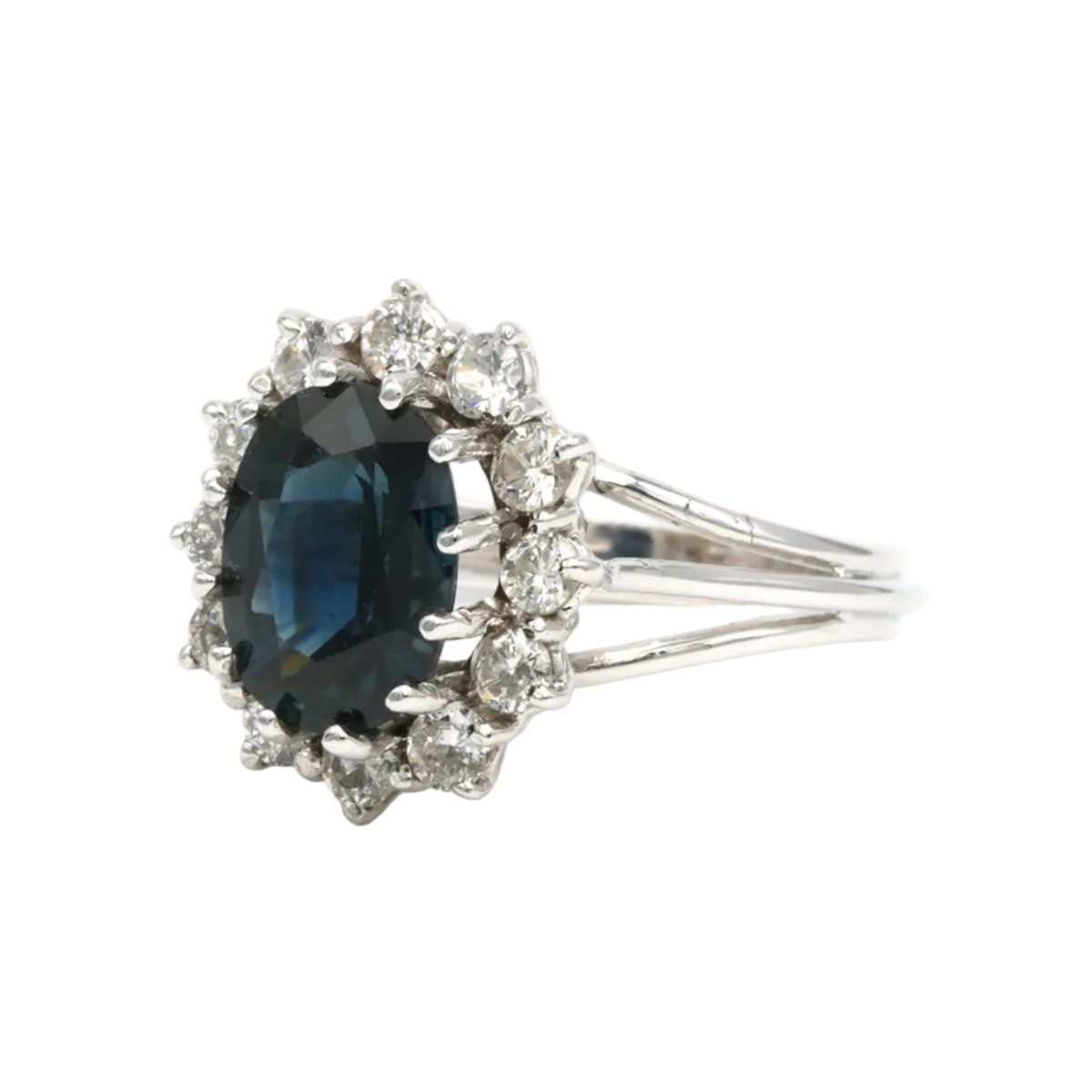 Bague Entourage en or blanc, saphirs et diamants - Castafiore