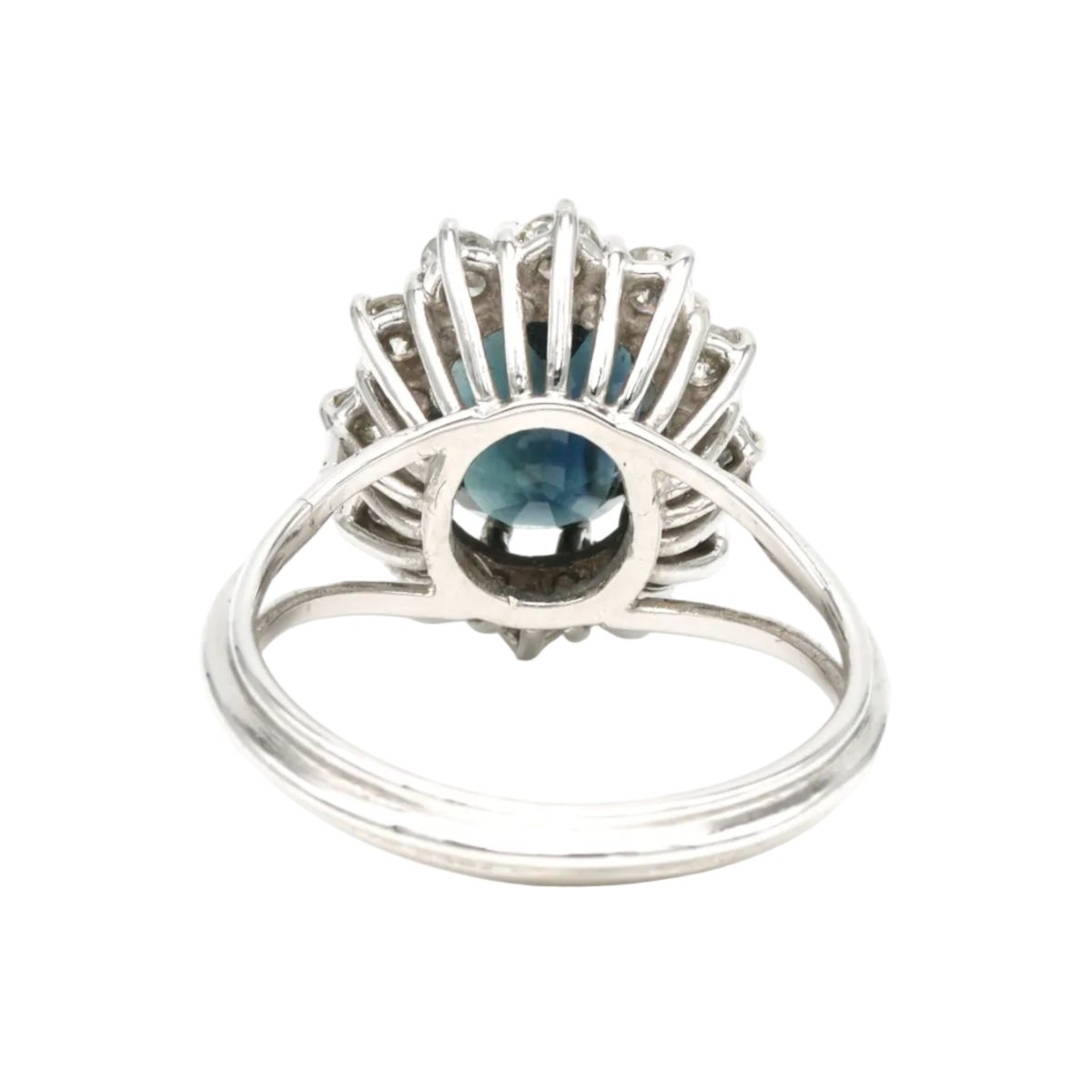 Bague Entourage en or blanc, saphirs et diamants - Castafiore