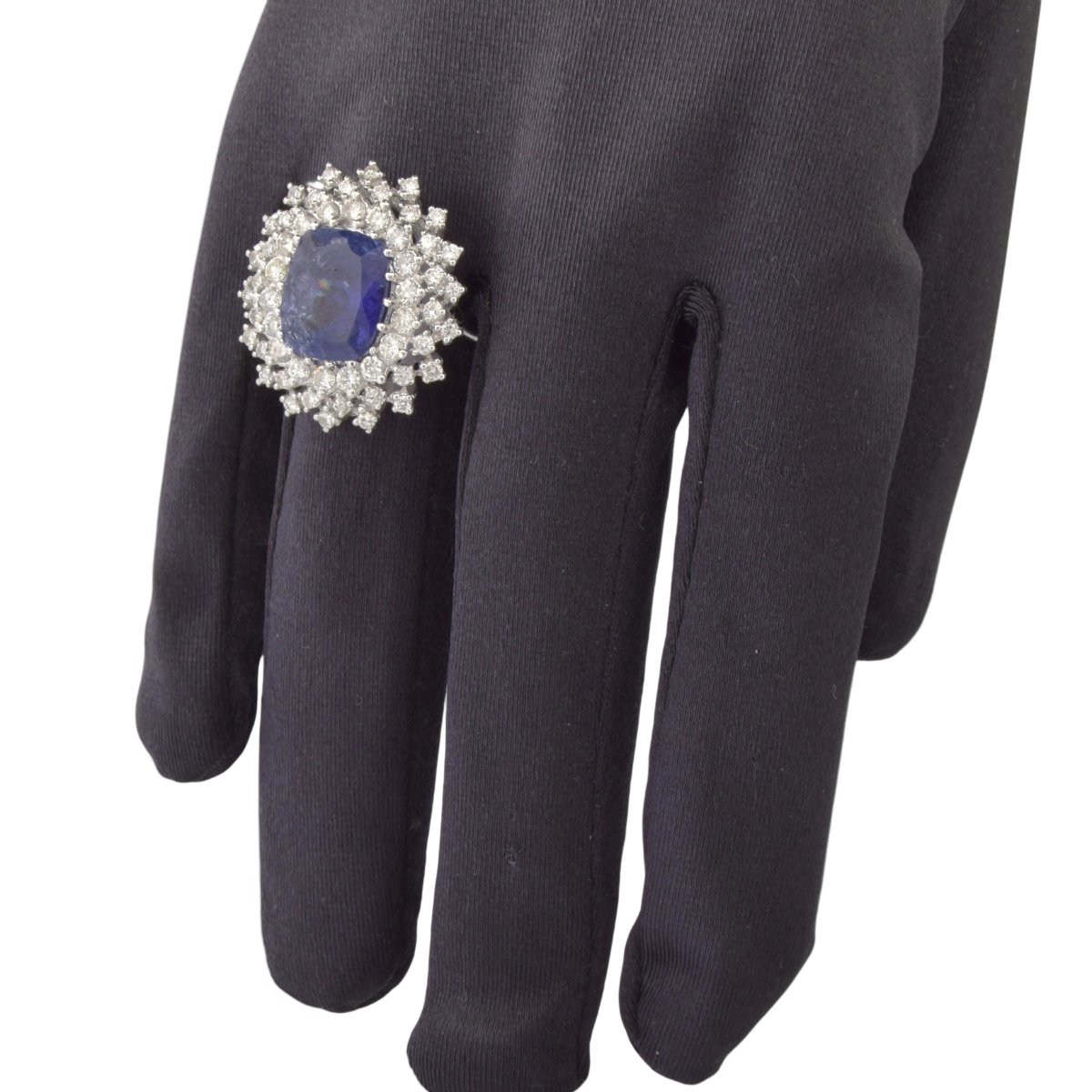 Bague Entourage en or blanc, tanzanite et diamants - Castafiore