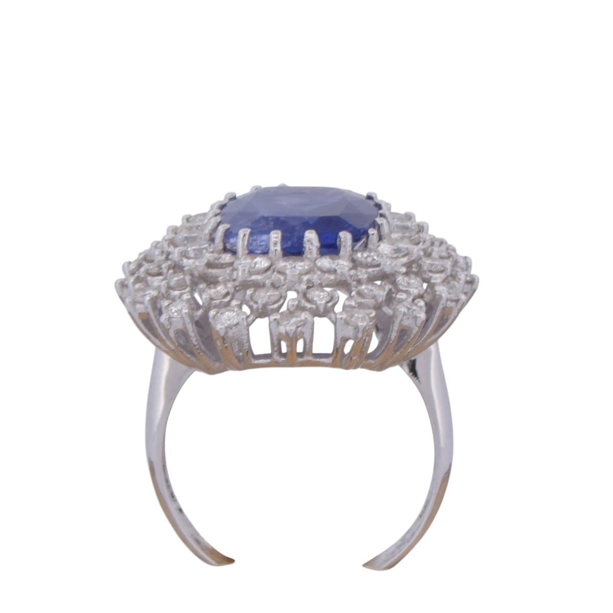Bague Entourage en or blanc, tanzanite et diamants - Castafiore