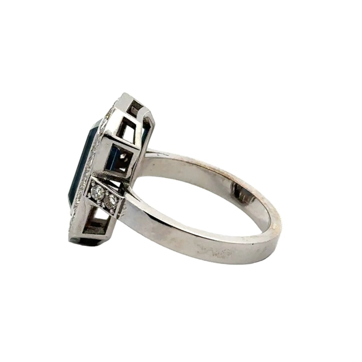 Bague Entourage en or blanc, topaze et diamants - Castafiore