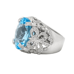 Bague Entourage en or blanc, topaze et diamants - Castafiore