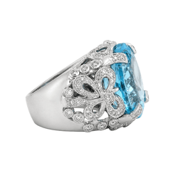 Bague Entourage en or blanc, topaze et diamants - Castafiore