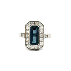 Bague Entourage en or blanc, topaze et diamants - Castafiore