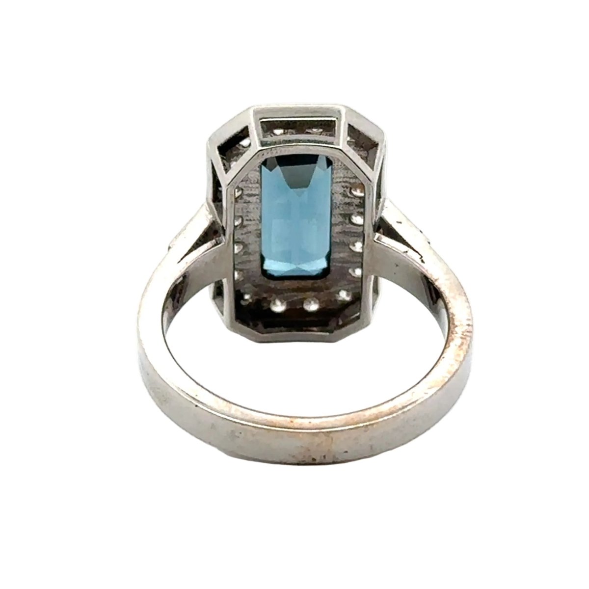 Bague Entourage en or blanc, topaze et diamants - Castafiore