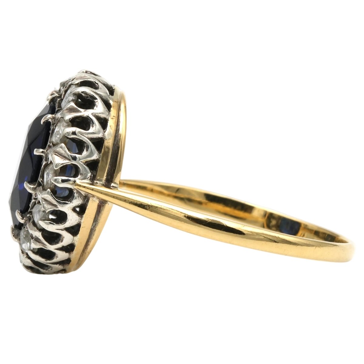 Bague Entourage en or jaune, argent, saphir et diamants - Castafiore