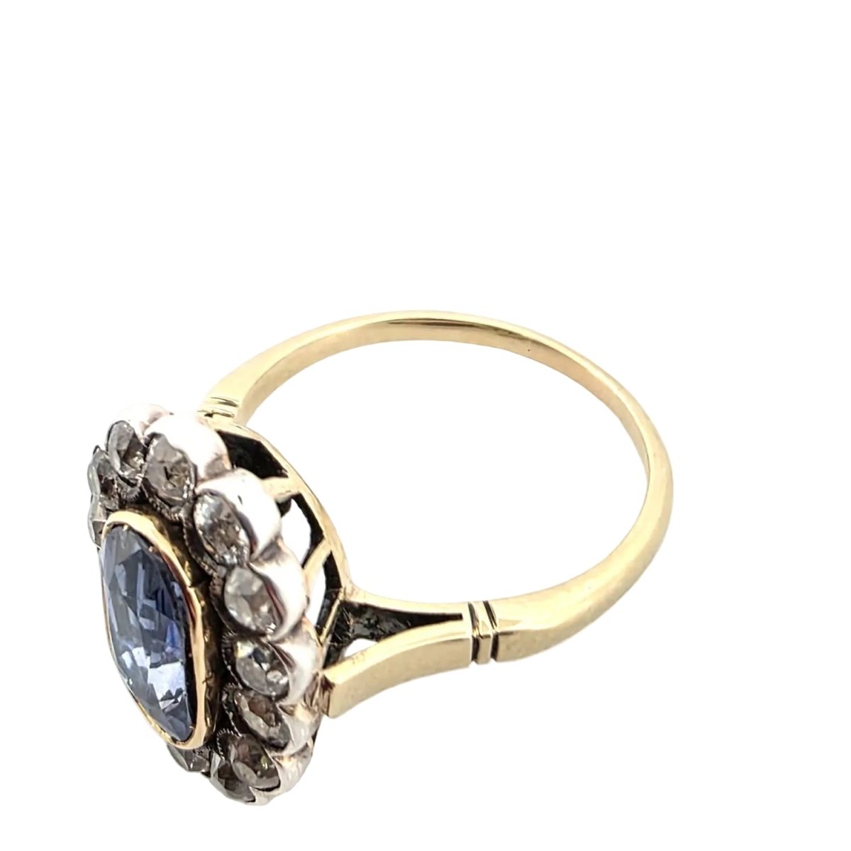Bague Entourage en or jaune, argent, saphir et diamants - Castafiore