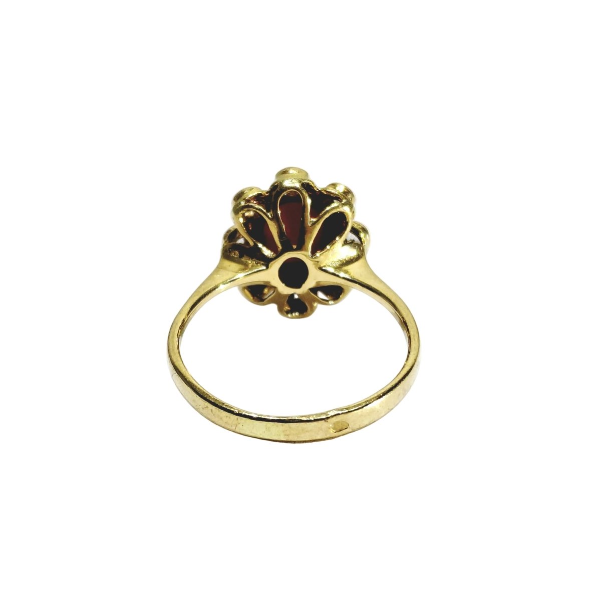 Bague Entourage en or jaune, corail et diamants - Castafiore